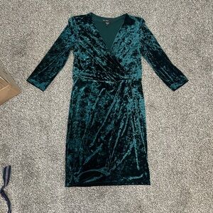 Maggy London Emerald Green Velvet 3/4 Sleeve Dress